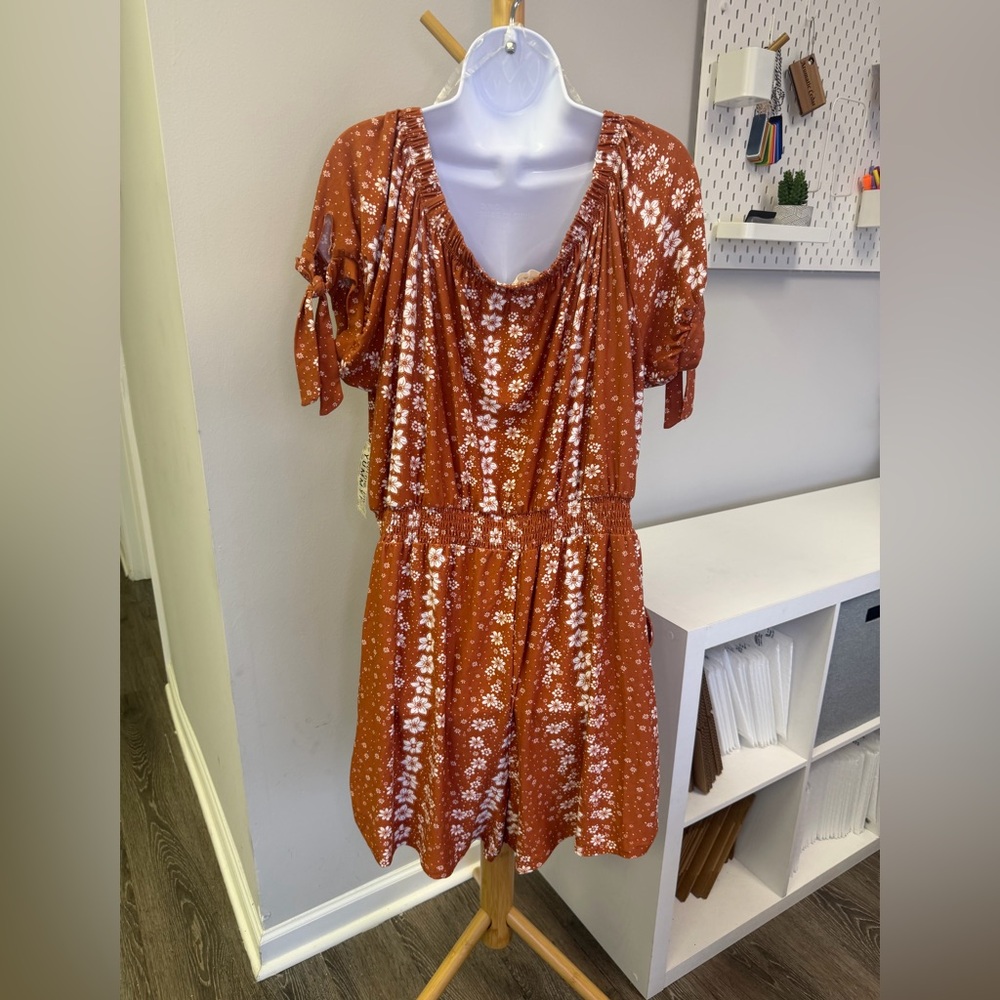NWT Derek Heart rust orange off-the-shoulder floral print romper Size 3X - Picture 3 of 6